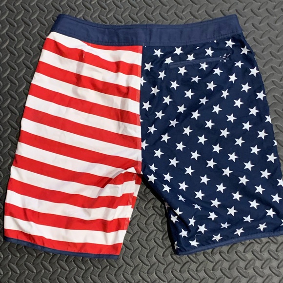 Men’s Old Navy USA Flag Swim Trunks size Large! - Picture 2 of 5